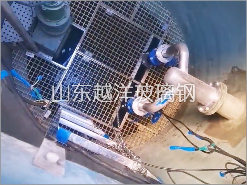 玻（bō）璃鋼FRP一體化泵（bèng）站內部（bù）